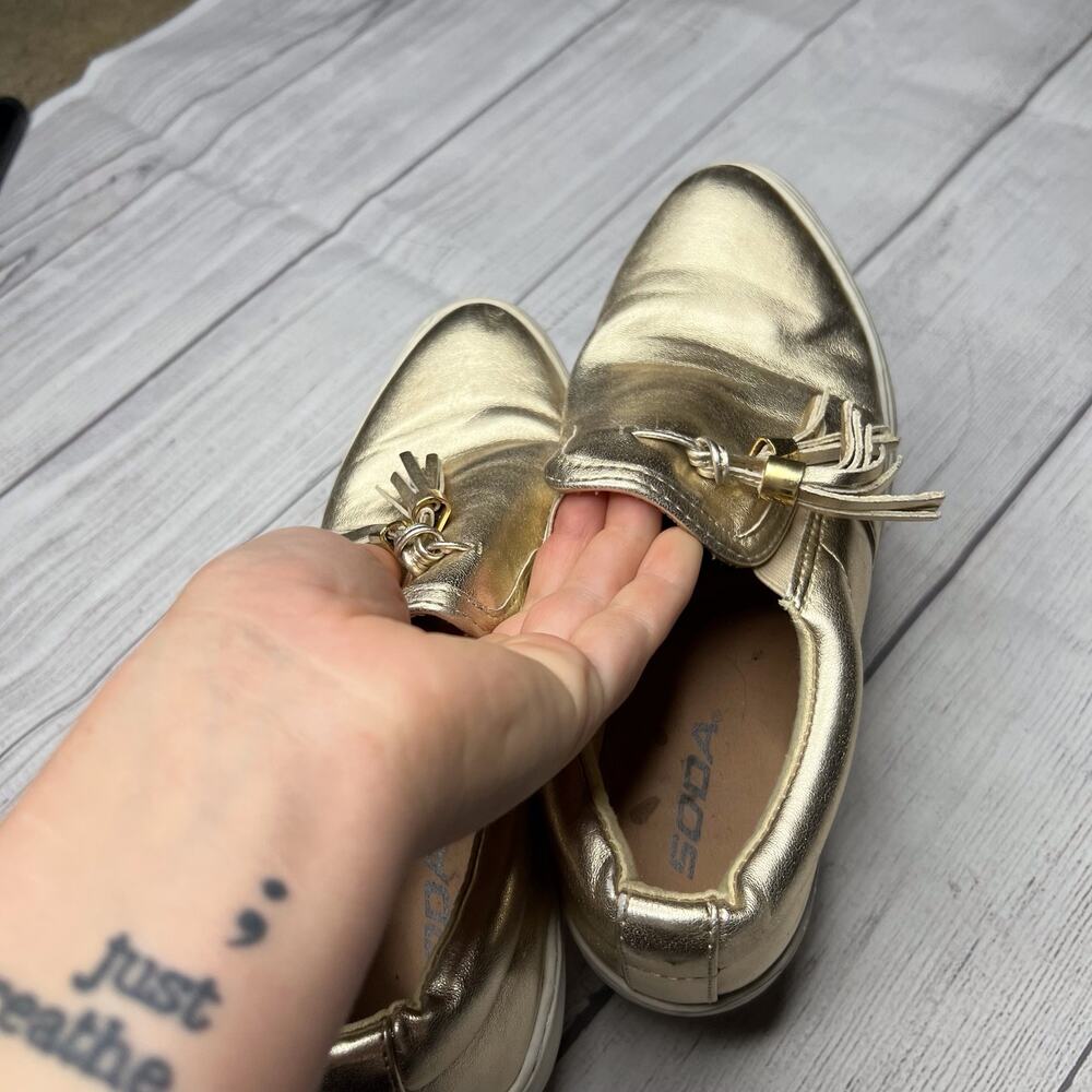 Soda Chrome Gold Tassel Metallic Slip On Sneakers Shoes Size 6.5 - Picture 3 of 6